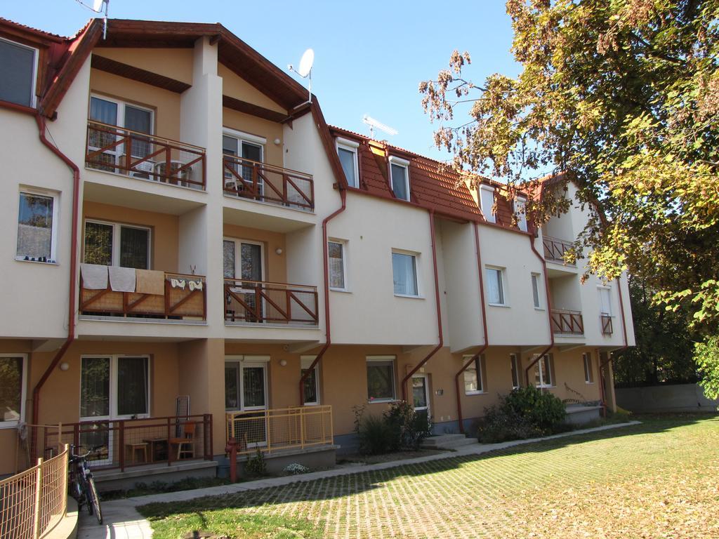Hajdúszoboszló Zoli Apartmanok-Anita Koelcsey 34-36 מראה חיצוני תמונה