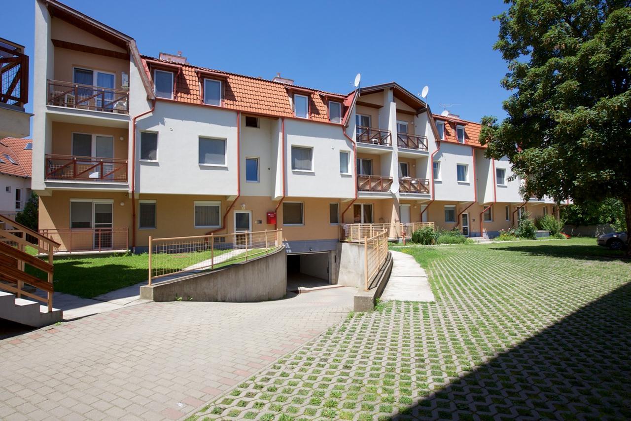 Hajdúszoboszló Zoli Apartmanok-Anita Koelcsey 34-36 מראה חיצוני תמונה