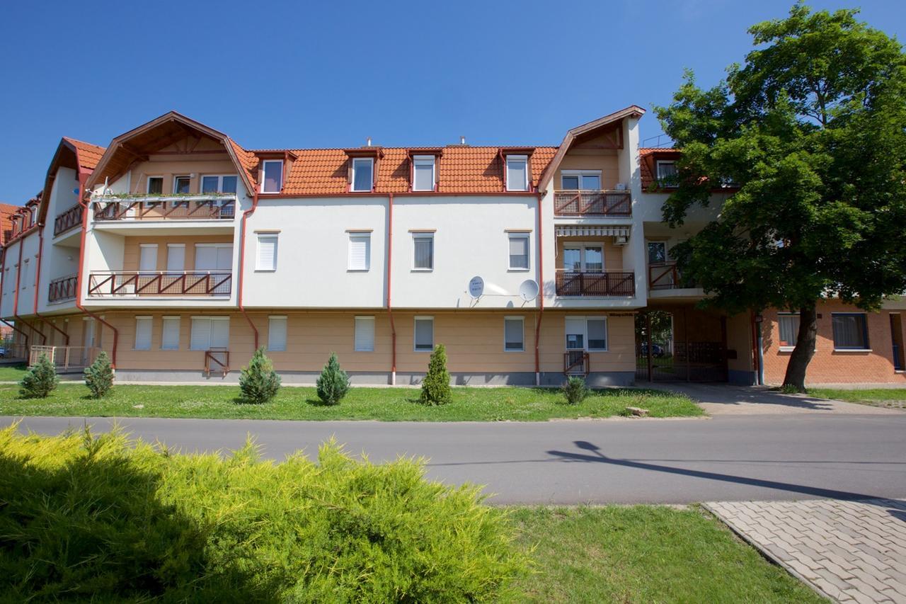 Hajdúszoboszló Zoli Apartmanok-Anita Koelcsey 34-36 מראה חיצוני תמונה